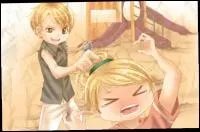 Qui tire les cheveux de cette blonde ?