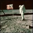 Quelle mission spatiale a conduit les Hommes sur la Lune?