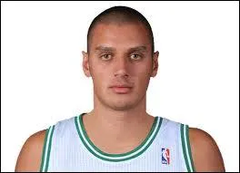 Qui est cet arrire/ailier serbe, ancien joueur des Cleveland Cavaliers ?
