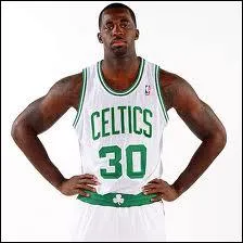 Qui est cet ailier, ancien joueur des Mavericks et du Magic ?