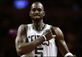 Qui est cet ailier, 14 fois All-Star, MVP en 2004 et 4 fois dans le 5 majeurs NBA ?