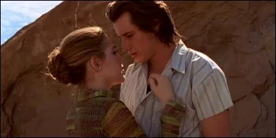 Dans "Roswell", avec qui Maria Deluca va-t-elle former un couple ?