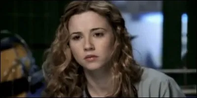 Dans quelle série Linda Cardellini incarne Samantha Taggart ?