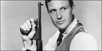 Qui incarne Elliot Ness dans "Les Incorruptibles" ?