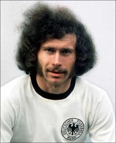 En quelle anne et dans quel pays, Paul Breitner a-t-il t vainqueur avec son quipe de la coupe du monde de football ?