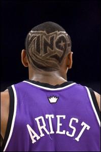 Ron Artest. Basketteur Américain. Sur cette photo, il porte le maillot NBA des Kings. dans quelle ville américaine évolue cette équipe ?