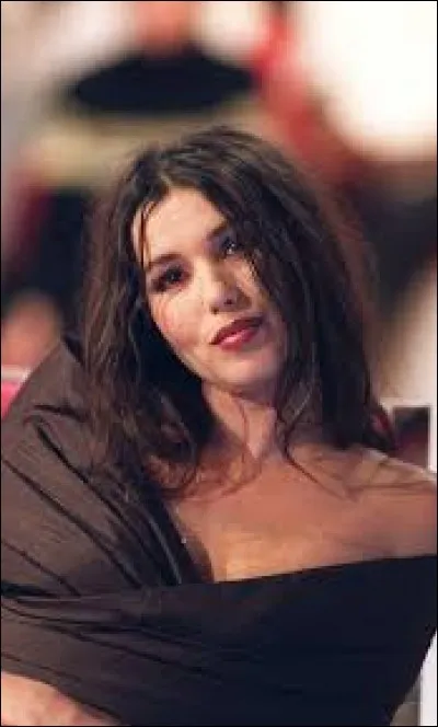 Finissons sur une note plus gaie avec les paroles de Carlos Puebla (chantées entre autres par Nathalie Cardone) : ''Aqui se queda la clara / La entranable transparencia / De tu querida presencia''