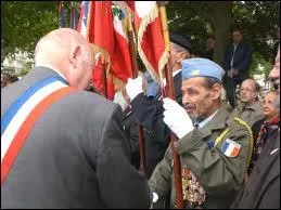 Comment a-t-on appel les Algriens musulmans qui taient favorables au maintien de l'Algrie franaise ?