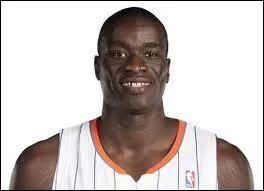 Qui est ce pivot sngalais, ancien joueur des Mavericks ?