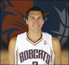 Qui est cet ailier mexicain, ancien joueur des Mavericks et des Nuggets ?