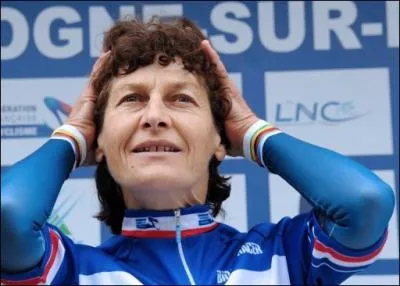 Sur quelle épreuve de cyclisme Jeannie Longo a-t-elle remporté son titre olympique à Atlanta ?