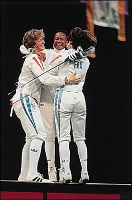 Médaillées d'or en équipe, en escrime à Atlanta, Valérie Barlois-Leroux, Laura Flessel et Sophie Moressée Pichot. Avec quelle arme ont-elles emporté ce titre olympique ?
