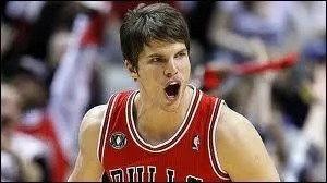 Qui est cet ailier, shooteur  3 points, ancien joueur des 76ers et du Jazz ?