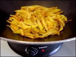 En cuisine, 'blanchir les frites', c'est...