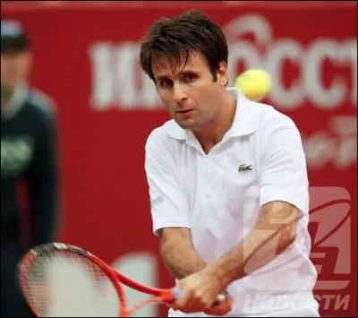 Le Tennisman Fabrice Santoro est n ...
