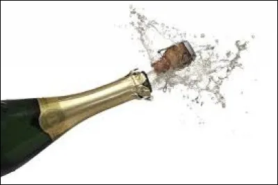 Comment conseille-t-on de déboucher une bouteille pour une meilleure qualité gustative du champagne ?