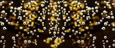 Bon vous êtes servi ? Comment peut-on reconnaître un cru de qualité grâce aux bulles ? Elles doivent être...