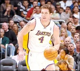 Qui est cet ancien ailier des Lakers ?