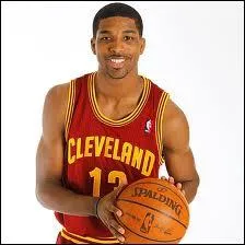 Qui est cet ailier canadien, rookie, 4me de la draft 2011 ?