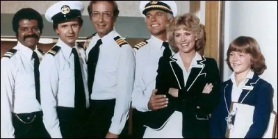 Quel est le nom du bateau dans "La croisière s'amuse" ?