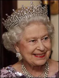 En quelle anne est-elle honore du titre d'Officier de l'Ordre de l'Empire britannique par la Reine Elizabeth ?