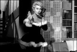 En France aussi les clbrits ftent Nol, mais i lfaut remonter loin dans le temps... Saurez-vous dire qui est cette star du grand cran des annes 50 ?