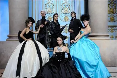 En cette mme anne (2009), le nouveau spectacle de Dove Attia et Albert Cohen fait son apparition : Mozart, l'opra rock. Depuis quel autre spectacle n'y avait t-il plus eu d'opra rock ?