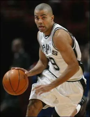 Joueur de basket-ball fran�ais, n� le 17 mai 1982, qui fait partie de l'�quipe des San Antonio Spurs.