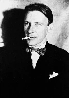 Ecrivain russe, n� le 15 mai 1891, au style volontiers satirique � qui on doit 'Le Ma�tre et Marguerite'.