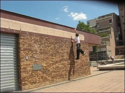 Quel est le mouvement servant  monter un mur ?