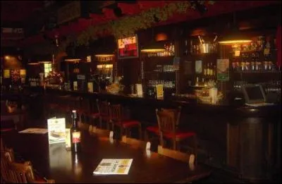 Intrieurs typiques d'un restaurant franchis : Les 3...