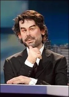 Il est au petit journal de Canal + ... .