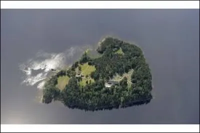 Juillet : Le monde entier est atterré par la tuerie de 77 personnes provoquée par Behring Breivik sur l'île d'Utoya. Dans quel pays est-ce arrivé ?