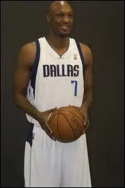 Qui est cet ailier, double champion NBA (2009 et 2010) avec les Lakers et lu meilleur sixime homme en 2011 ?