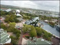 En quelle anne, ce parc implant dans le dpartement de la Vienne ouvre-t-il ses portes aux visiteurs ?