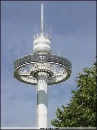 Jusqu' quelle hauteur , ' la Gyrotour ' rotative vous emmne-t-elle pour observer le parc ?