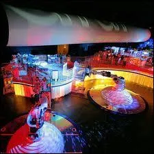 Attraction  sensations au pavillon des robots avec une chorgraphie de Kamel Ouali :