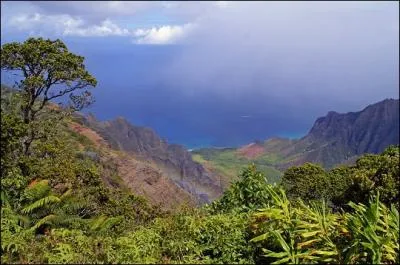 Cette photographie reprsente l'le de Kauai  Hawa. Quelle est la capitale de cet tat amricain ?