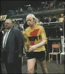 Libro n dans le nord, form  Valenciennes, il deviendra une figure majeure du Racing Club de Lens dans les annes 70, avant d'y revenir comme entraineur