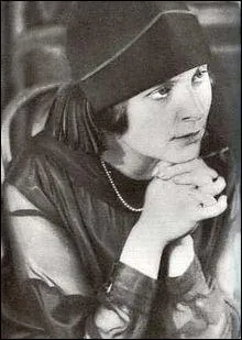 Littérature : Écrivain et poète surnommé ''le fou d'Elsa''