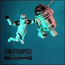 Ce Stormtropper se retrouve plong dans les eaux ' Nevermind' avec le robot...