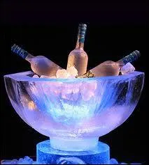 Minuit moins 9 mn : A boire,  boire ! ... L'anglais qui veut avoir de la chance, de l'argent et du pain doit ?