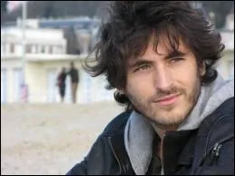 Qui se fait connaitre en 2011 grce  la chanson 'l'Horloge tourne' ?