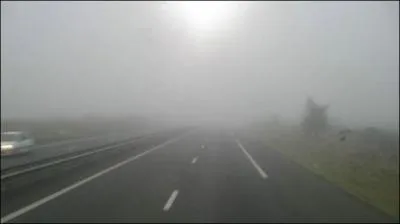 J'aurais une meilleure visibilit en allumant mes feux de route :