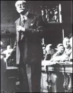 Dans quelle ville s'est tenu le 19 fvrier 1942 le procs de Lon Blum (Prsident du Conseil du Front populaire) et d'Edouard Daladier (Prsident du Conseil de 1938  1940) qui a permis  Ptain de rgler ses comptes avec les dirigeants de la IIIe Rpublique, jugs par le rgime collaborationniste comme responsables de la dfaite de 1940 ?