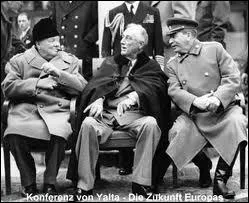 Dans quelle ville Churchill, Roosevelt et Staline se rencontrent-ils en fvrier 1945 pour discuter des moyens pour finir la guerre et prvoir un partage de leurs zones d'influence dans le monde ?