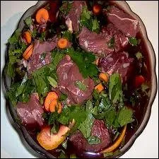 Comment appelle-t-on ce plat camarguais fait avec de la viande de taureau ?