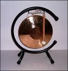 Les 108 coups de gong des 108 pchs que l'homme peut commettre sont sonns  minuit le jour de l'an par les ...