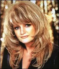 Galloise, une voix rauque, impossible de la confondre, souvenez-vous : 'Turn Around' et galement 'It's a Heartache' !