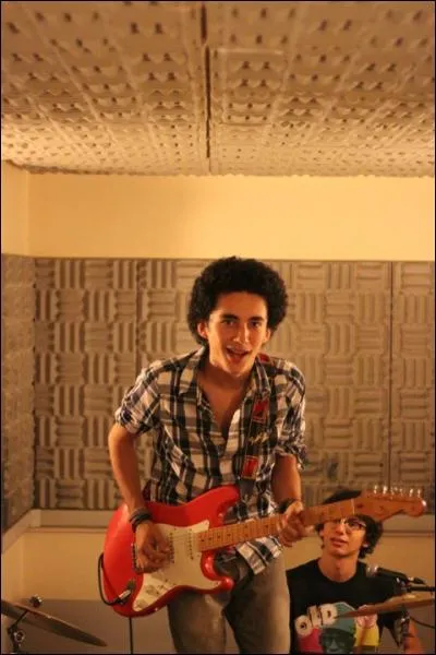 Dans quelle ville habite le groupe ?